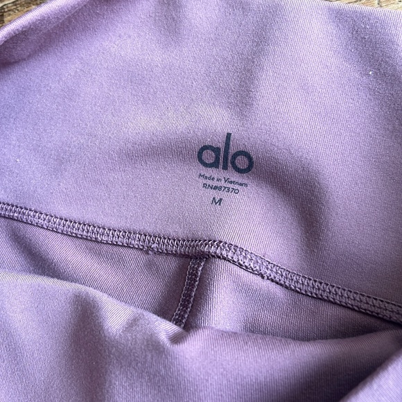 Alo Yoga High-Waist Cargo Legging - Picture 5 of 5